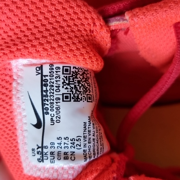 Nike running shoes - Picture 2 of 3